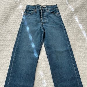 Levi’s rib cage straight ankle jeans